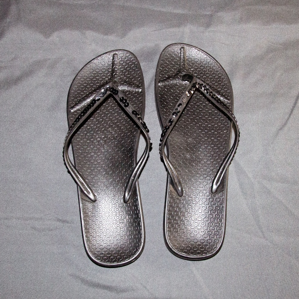 black flip flops